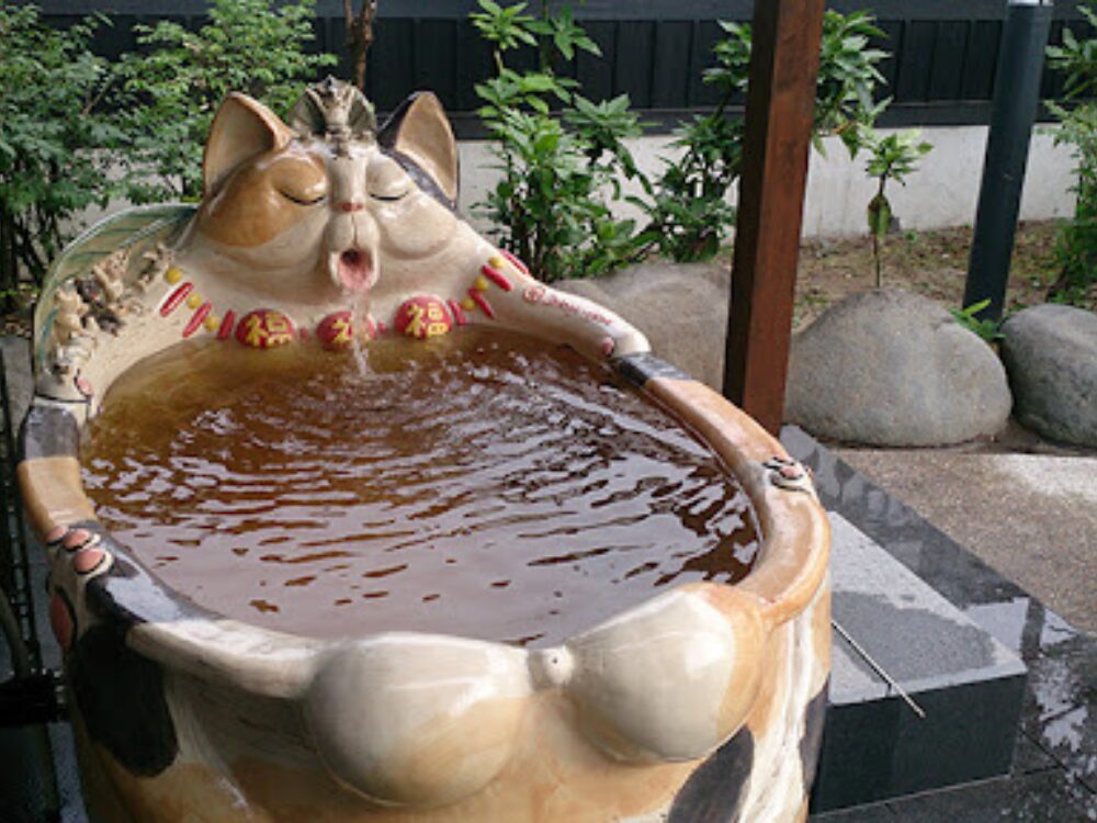 「次年子窯」と「カフェ調香菜 Umui」の画像です