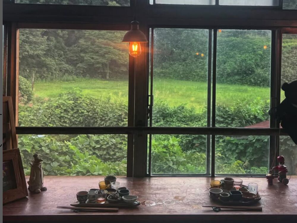 「次年子窯」と「カフェ調香菜 Umui」の画像です